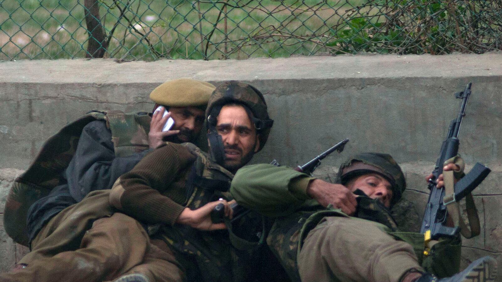 cheats/2013/03/13/suicide-attack-in-srinagar-kills-5/130313-srinagar-attack-killed-cheat_dgef5o