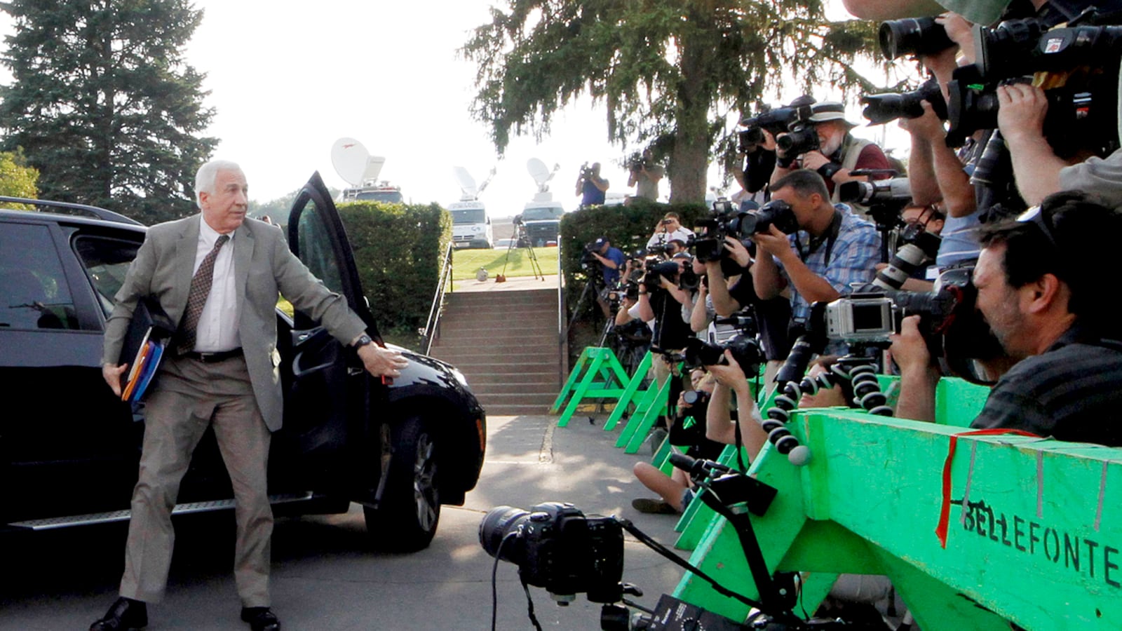 articles/2012/06/11/jerry-sandusky-trial-the-defense-reveals-its-strategy/sandusky-trial-0611-update-dimond_czdavf