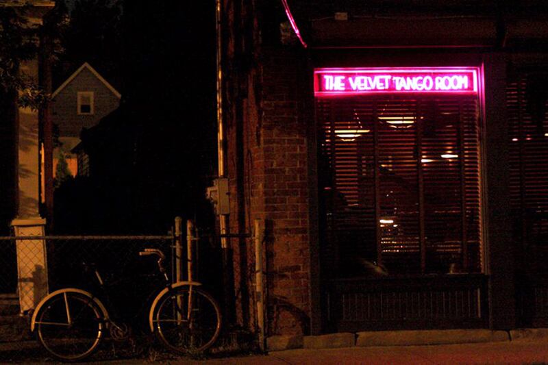 galleries/2016/07/17/the-best-political-drinking-bars/160717-best-political-bar-gallery-GAL-05_qi3zub