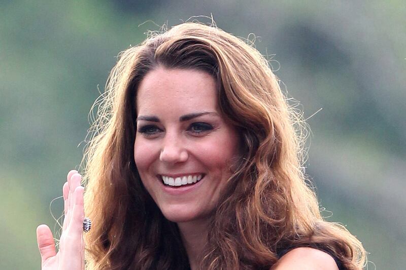 articles/2012/09/17/kate-s-bad-hair-day/kate-hair-frizz_ymocaj