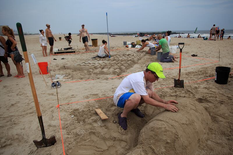 galleries/2013/08/11/seo-the-2013-artist-sandcastle-competition-hosted-by-creative-time-photos/gal-sandcastle-4_lz7lzx