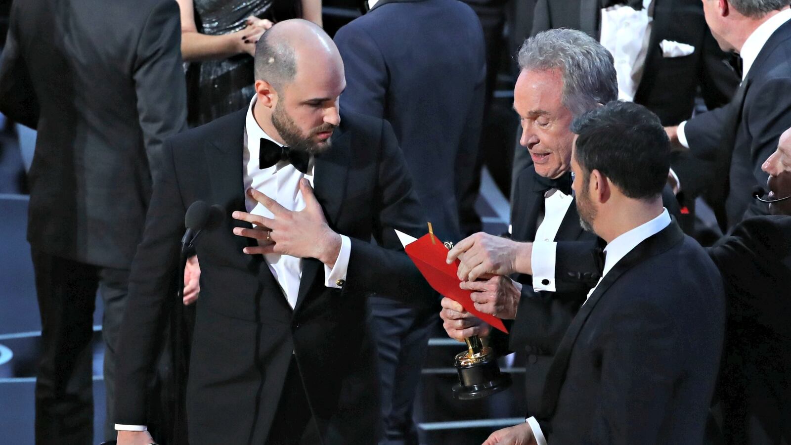 cheats/2017/03/01/academy-axes-2-accountants-for-best-picture-flub/170301-oscars-flub-cheat_evkn4h