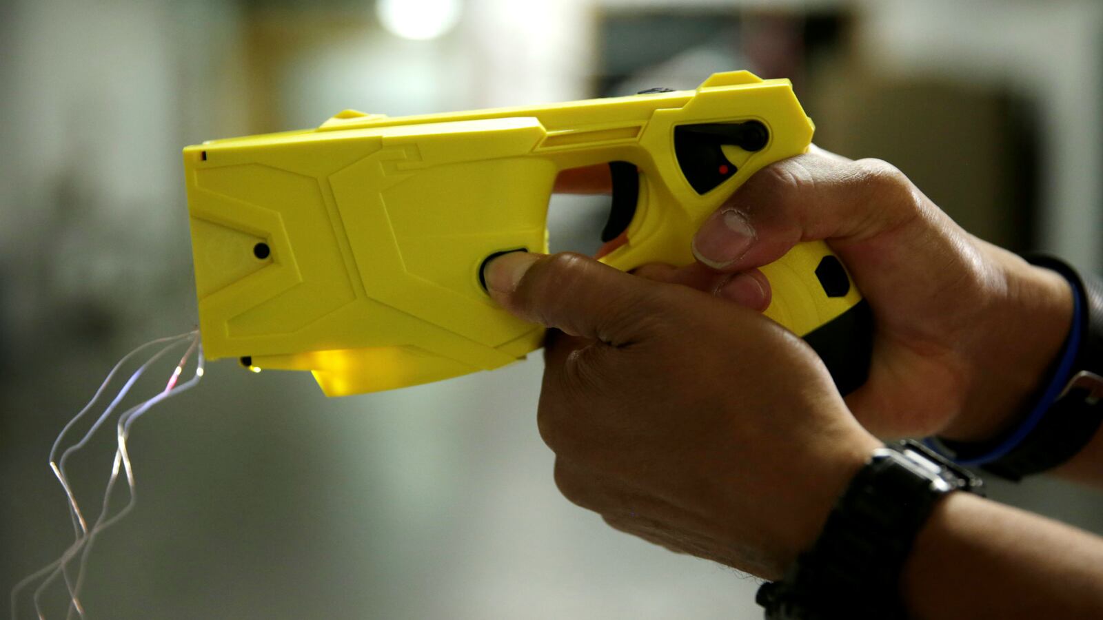 180808-CheatTaser_a8jqbq