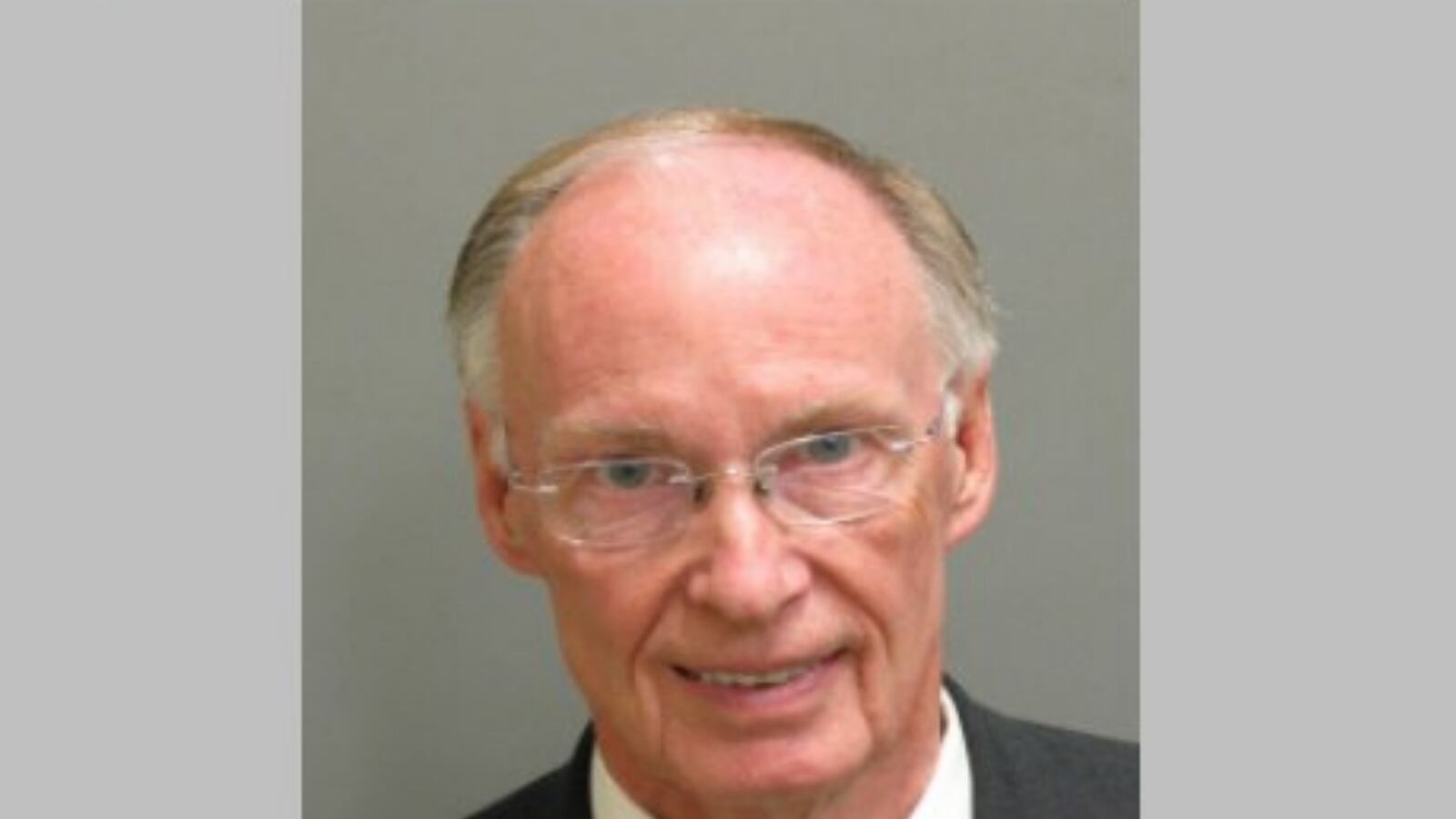 cheats/2017/04/10/alabama-governor-robert-bentley-mugshot/170410-gov-bentley-cheat_auij9y