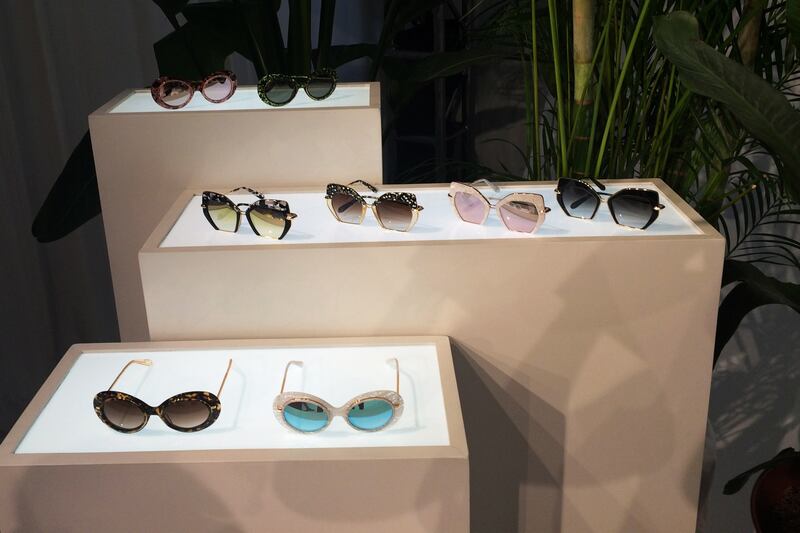 articles/2016/09/11/this-is-why-celebrities-love-to-wear-jenny-packham-s-glamor-charged-dresses/16091-Shire-Packham-embed_nuzquj