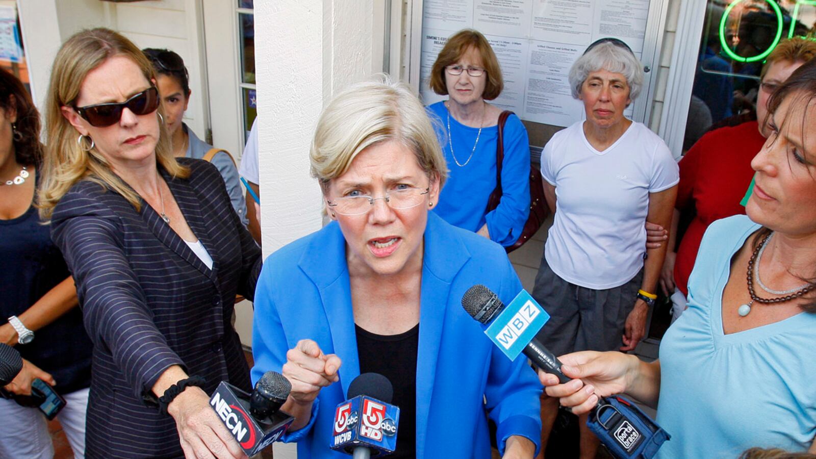 articles/2011/09/14/elizabeth-warren-massachusetts-senate-race-with-scott-brown-could-be-close/elizabeth-warren-campaigns_qv7dfd