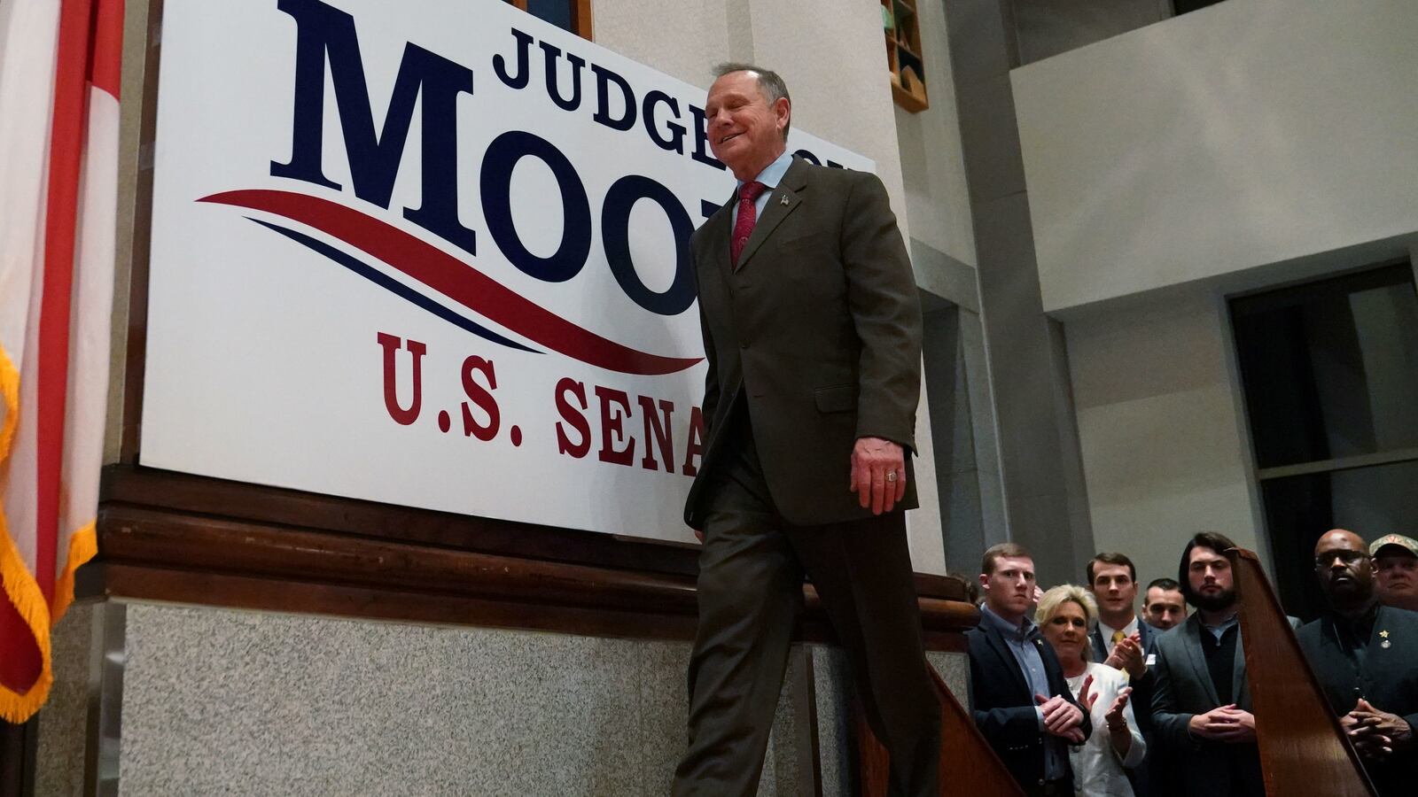 moore_sacha_baron_cohen_pxyt1r