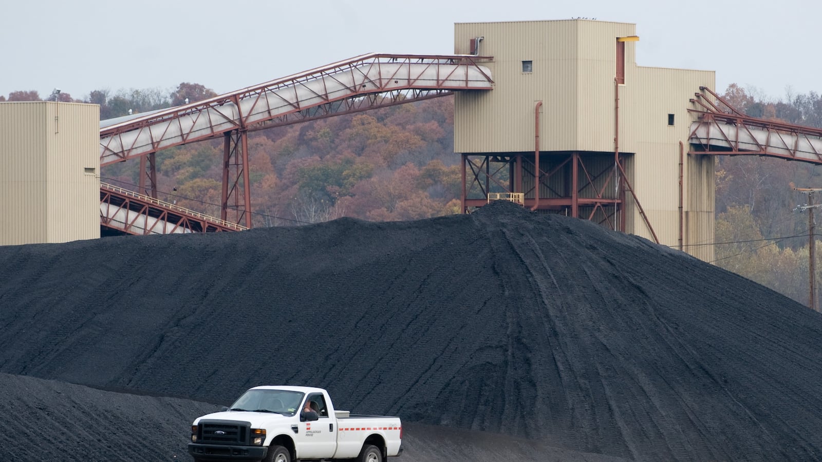 articles/2013/05/06/coal-still-isn-t-dead/coal-still-isn-t-dead-image_pkiqsl