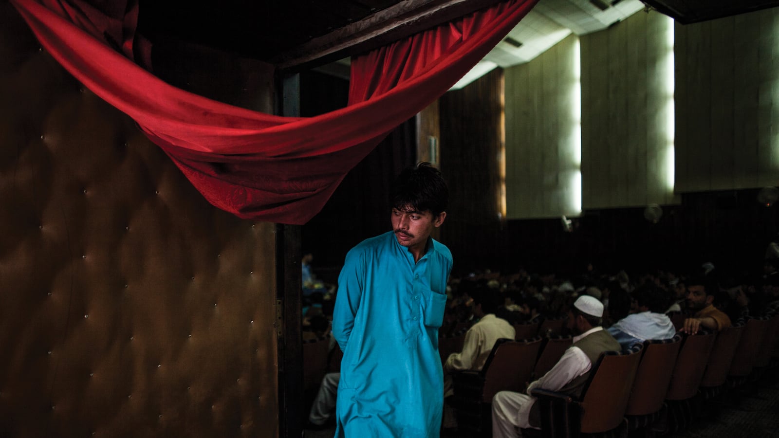 galleries/2014/04/11/jonathan-saruk-photographs-the-cinemas-of-kabul-photos/forbiddenreel-saruk-235_sdgbhc