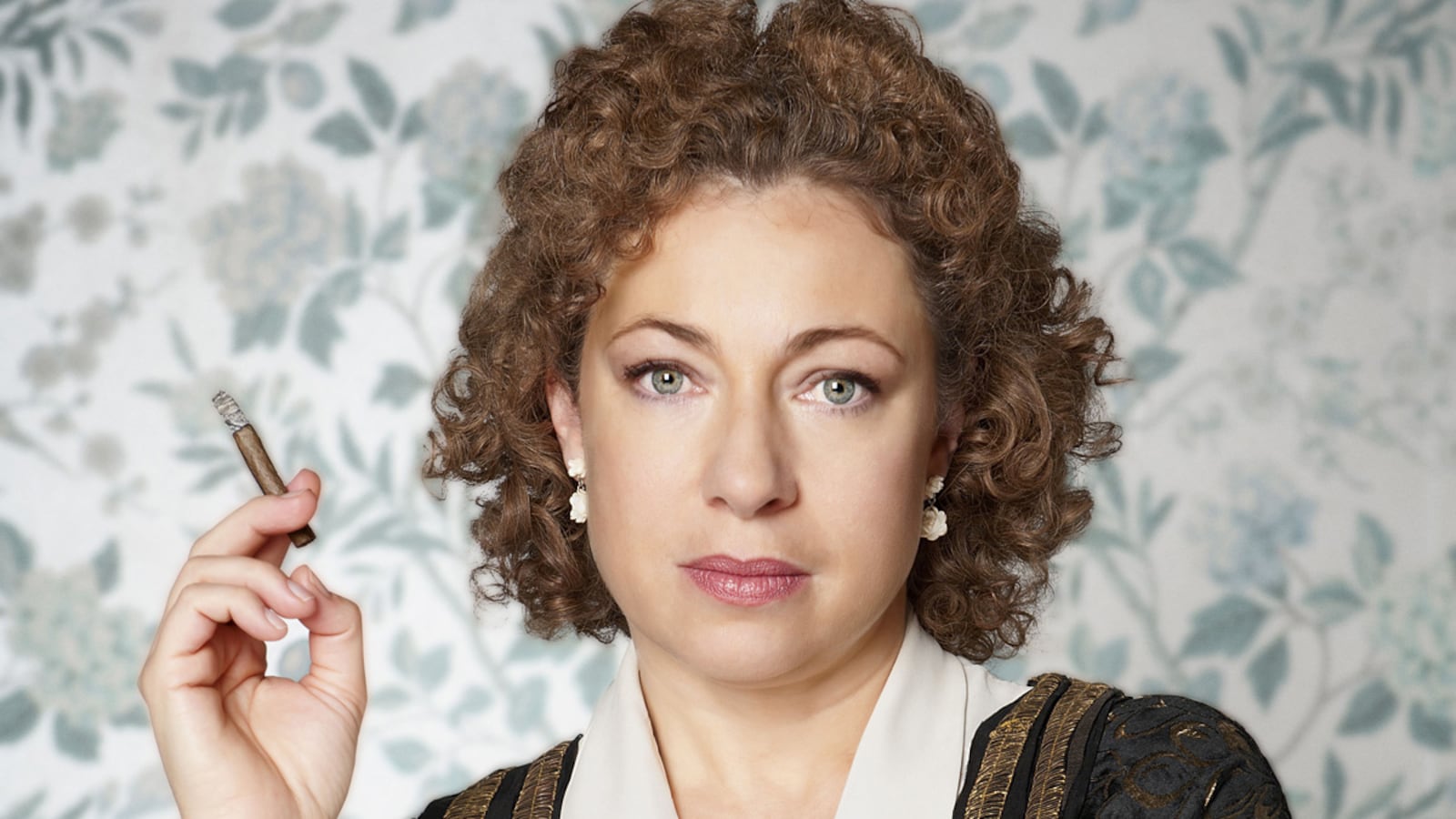articles/2012/09/25/alex-kingston-on-doctor-who-downton-abbey-and-upstairs-downstairs/Alex_Kingston_teaser_e7spls