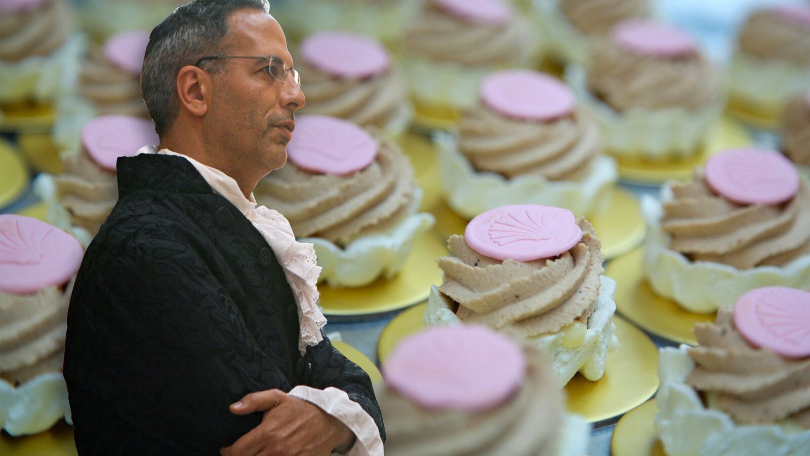 200517-Ottolenghi-verswailles-cakes-hero_ygwb6w