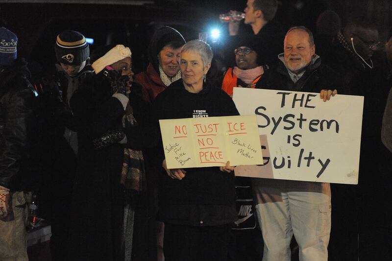 galleries/2014/11/24/fury-at-the-ferguson-decision-photos/141124-ferg-13_ruthoa