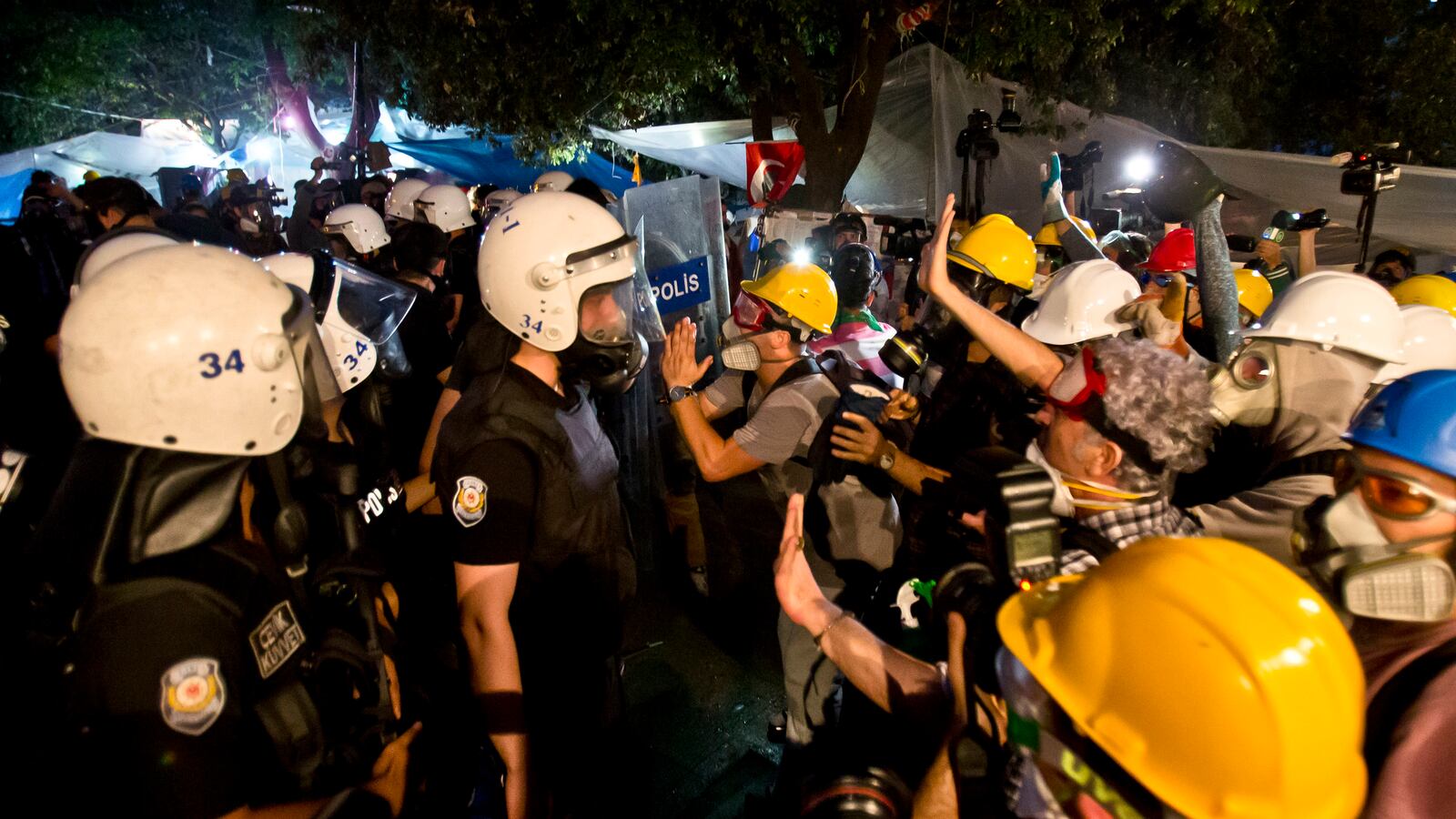 cheats/2013/06/16/istanbul-police-spray-tear-gas/130616-turkey-protest-cheat_f2eve3