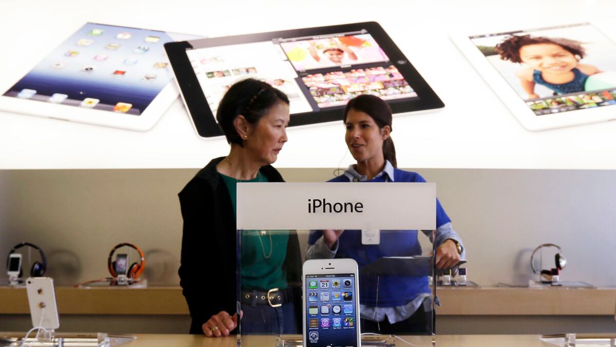 articles/2012/09/24/the-annoying-iphone-5-frenzy-don-t-believe-the-economic-stimulus-hype/dont-buy-iphone-5-gross_zr1q2z