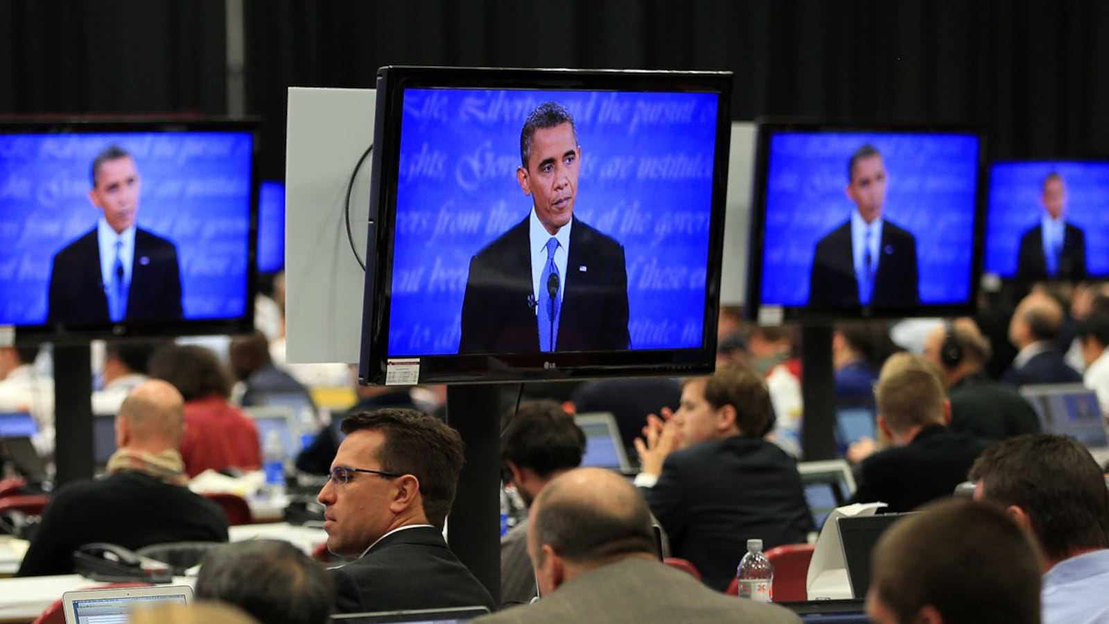 articles/2012/10/04/some-obama-campaign-aides-shell-shocked-after-debate/obama-camp-reacts-debate-warren-tease_zuq8mi