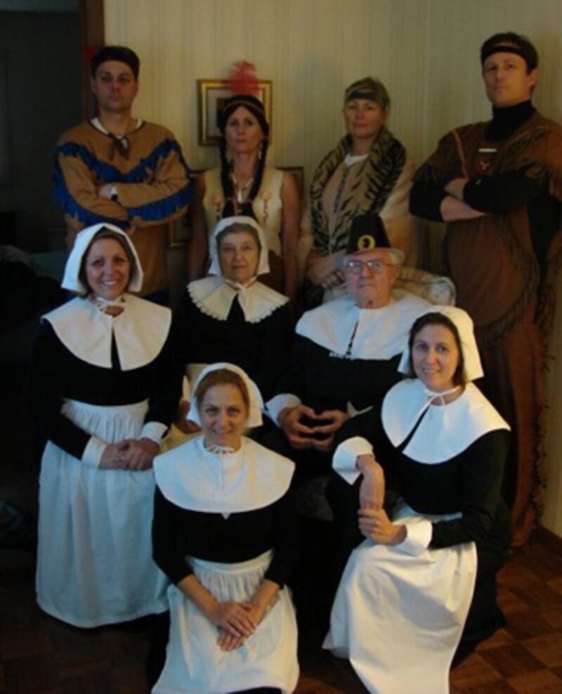 galleries/2010/11/22/awkward-thanksgiving-family-photos/awkward-thanksgiving---mayflowers_cr3xzz