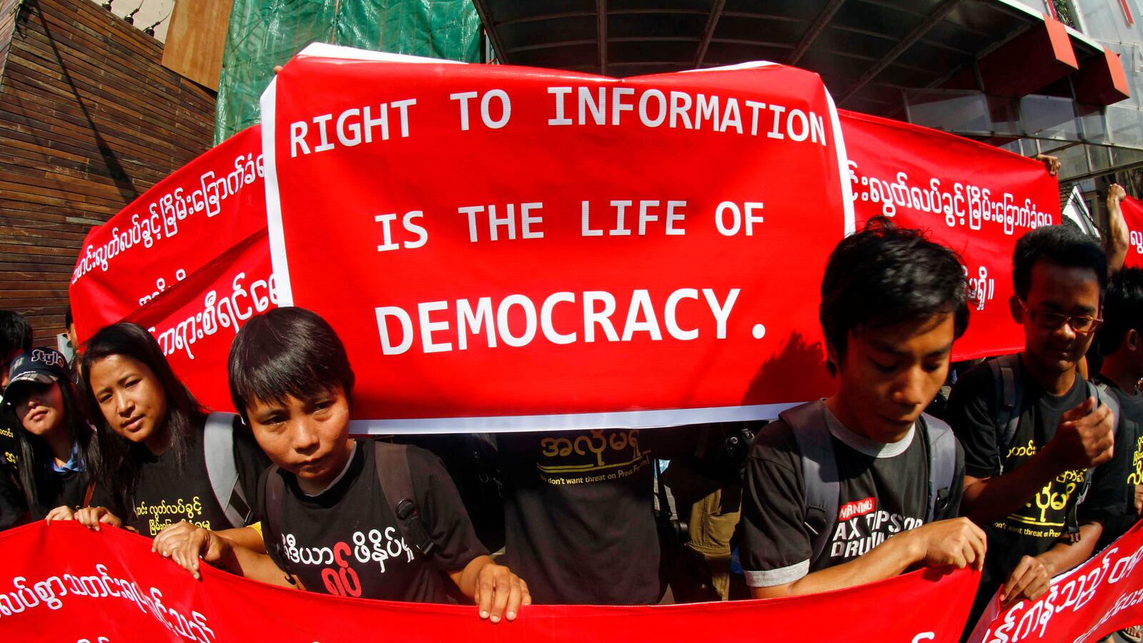 articles/2014/07/12/junta-crackdown-on-burmese-press/140711-myanmar-journalists-carroll-tease_g1ofkv