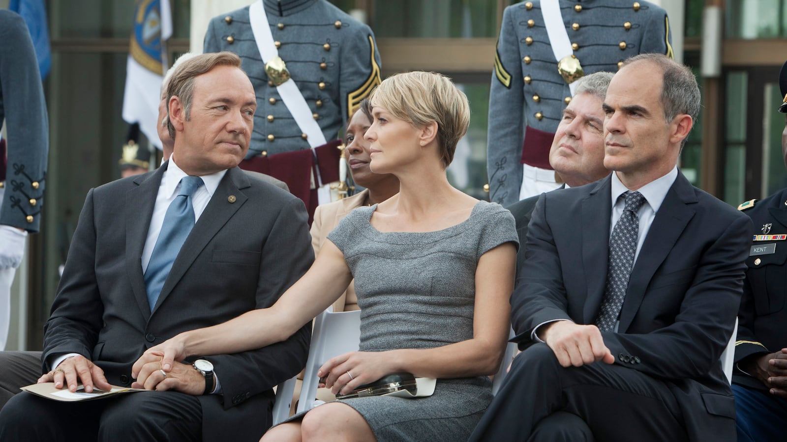 articles/2013/12/04/r-kelly-will-release-new-trapped-in-the-closet-house-of-cards-to-return-on-valentine-s-day/130204-house-of-cards-binge-watching-lacob-tease_hfzi40