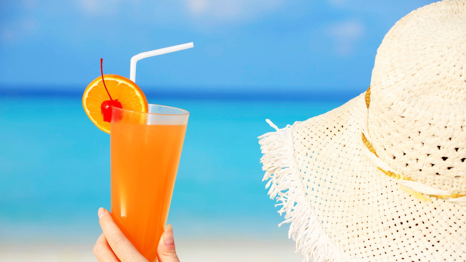 articles/2015/07/25/light-and-boozy-how-to-mix-the-best-summertime-drinks/150710-goldfarb-summer-drinks-tease_trf9dm