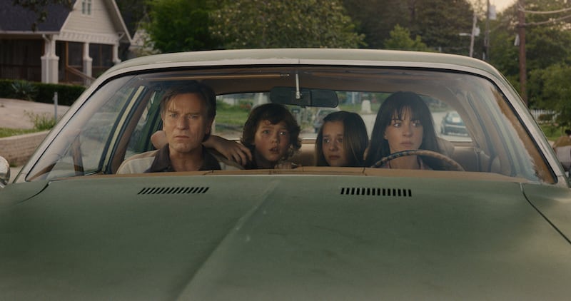 Ewan McGregor, Anne Hathaway, Maisy Stella, and Christian Convery in The End of Oak Street.