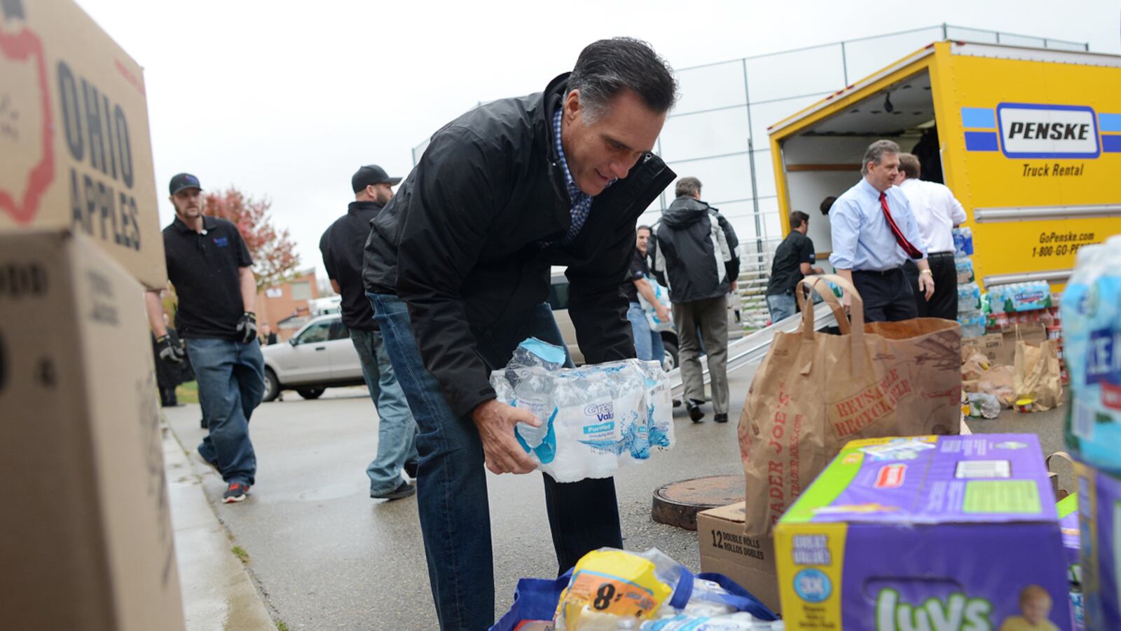 articles/2012/10/30/hurricane-sandy-exposes-mitt-romney-s-self-made-fema-problem/romney-fema-fail-avlon_twiu4u