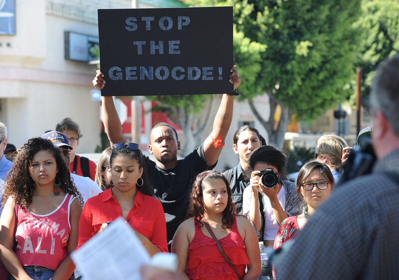 galleries/2014/08/16/beyondferguson-nationwide-protests-demand-justice-for-michael-brown-photos/140815-michael-brown-protests-13_uaexma