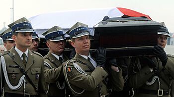cheats/2010/04/14/controversy-over-burial-of-polish-prez/poland-pres-coffin_zbzged