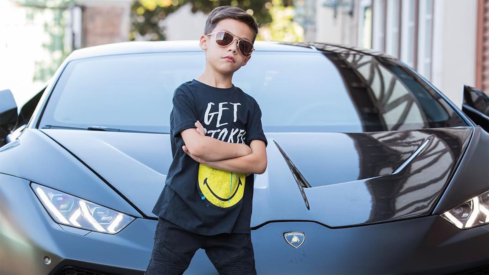 171225-lorenz-6yo-media-star-tease_aoho8z