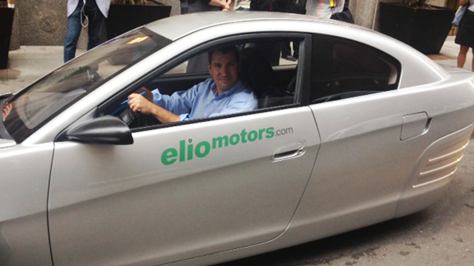 articles/2013/08/08/start-up-automaker-elio-builds-small-cheap-two-seater-car/130808-elio-gross-tease_rzn9xz