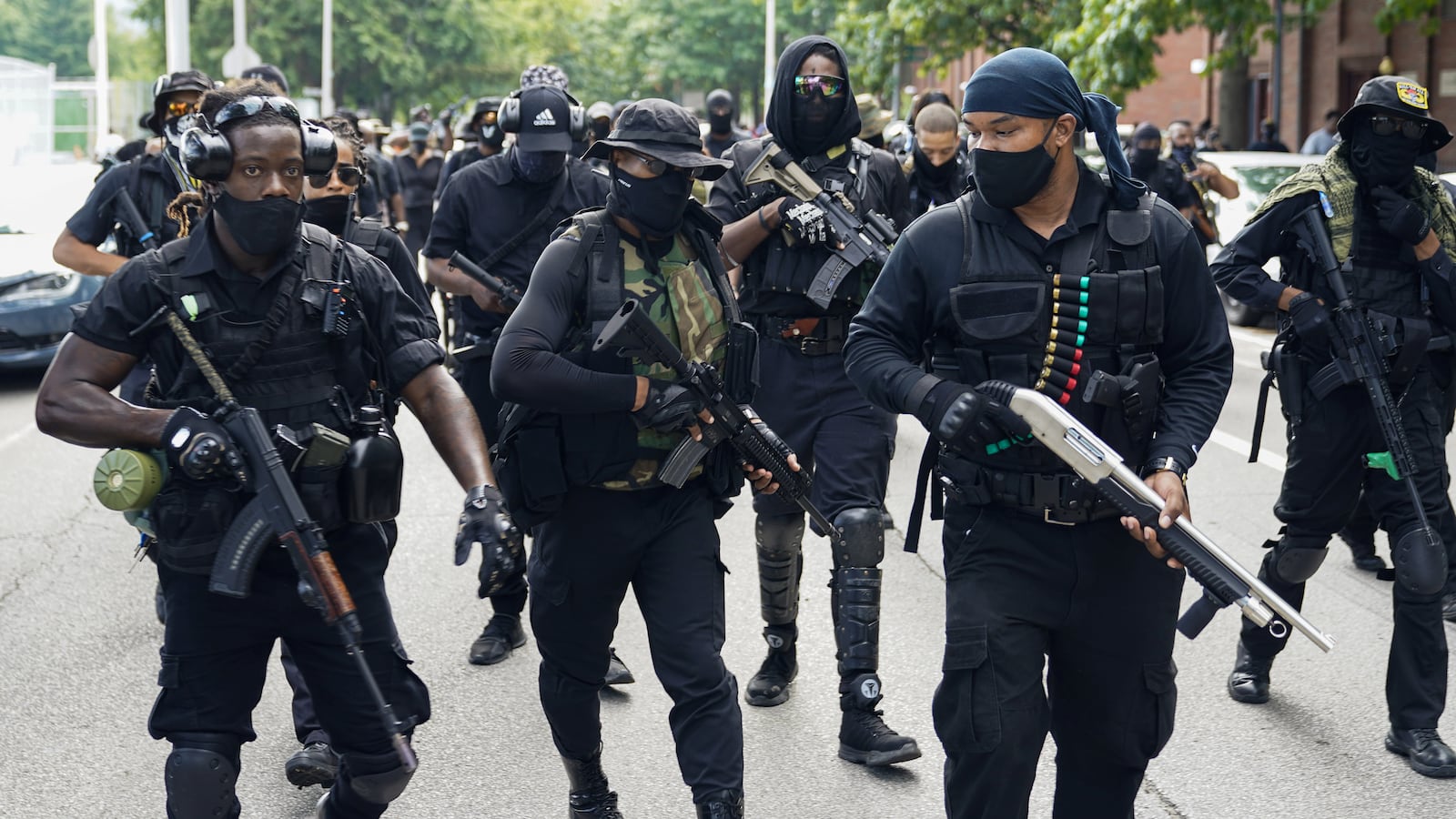 2020-07-25T144402Z_499746788_RC2E0I9NPOPY_RTRMADP_3_GLOBAL-RACE-PROTESTS-LOUISVILLE_jpuct7