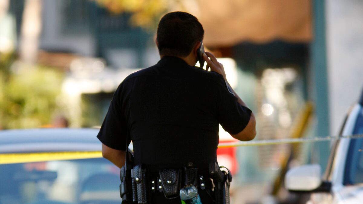 articles/2012/04/08/police-know-better-than-to-stand-their-ground/cops-stand-ground-o-donnell_ymd9wr