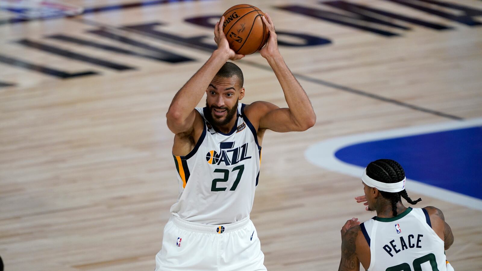 2020-07-31T001657Z_1765634276_NOCID_RTRMADP_3_NBA-UTAH-JAZZ-AT-NEW-ORLEANS-PELICANS_vgab39