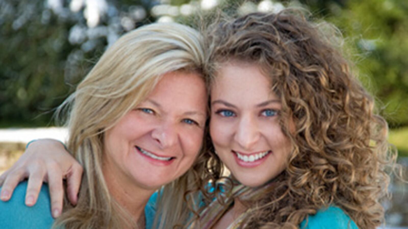 articles/2012/11/14/how-i-write-lisa-scottoline-daughter-francesca-serritella/lisa-and-francesca-serritella-how-i-write-charney-tease_yciqqh