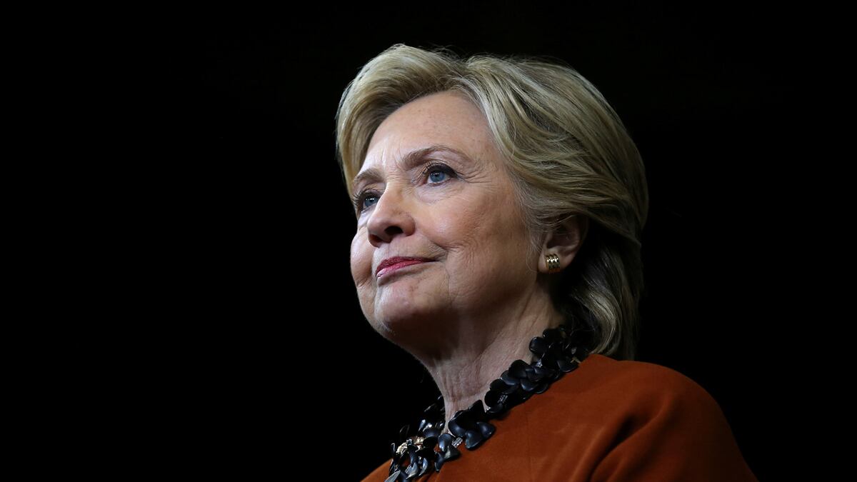 cheats/2016/11/03/new-poll-clinton-still-leads-tight-race/161103-hillary-clinton-tight-lead-cheat_rzhecz