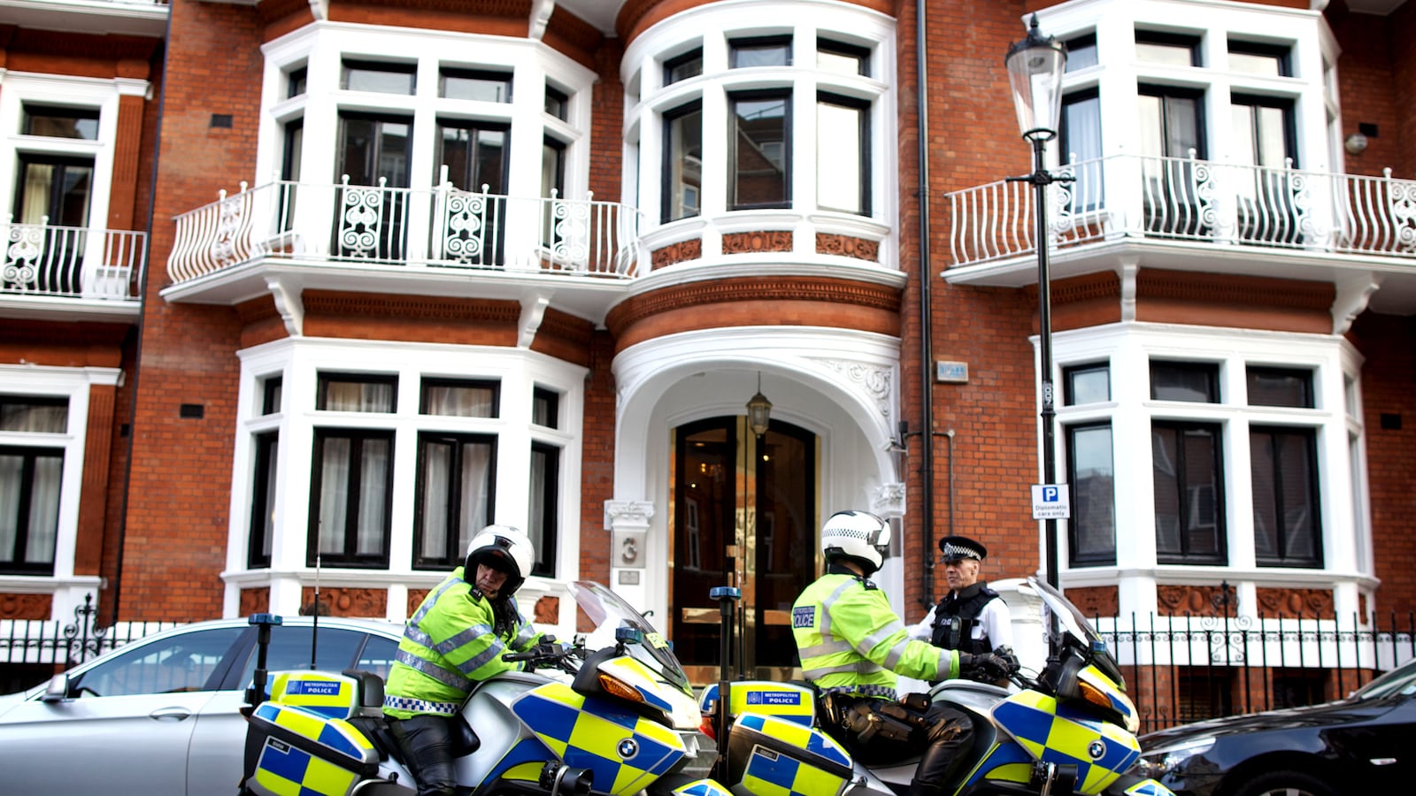 articles/2013/06/13/geoffrey-robertson-edward-snowden-could-find-refuge-in-europe/130612-robertson-snowden-asylum-eu-tease_kxtof0