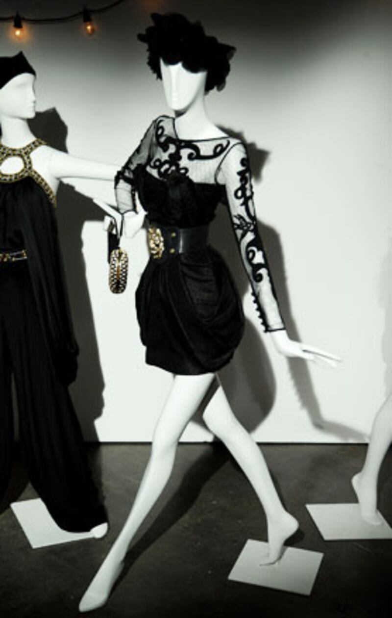 galleries/2009/09/15/ny-fashion-week-day-6/fashion-week-day-6---temperley-2_ykumjv
