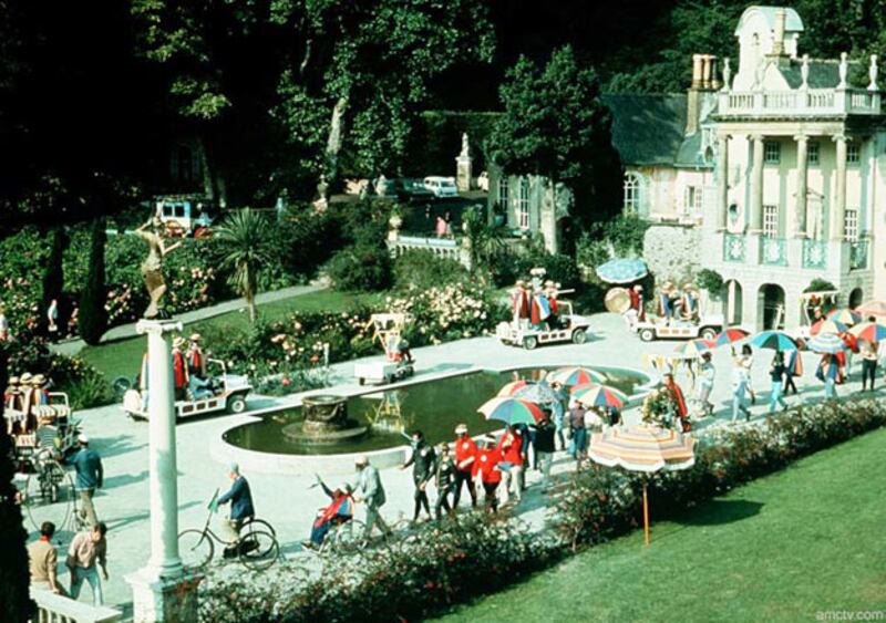 galleries/2009/11/11/gilding-the-em-prisoner-s-em-cage/prisoners-1_dmdjme