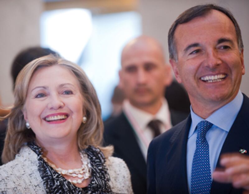 articles/2011/05/05/secretary-hillary-clinton-in-italy-brokers-a-deal-to-fund-the-libyan-opposition/nadeau-hillary-clinton-italy_178278_atop7m