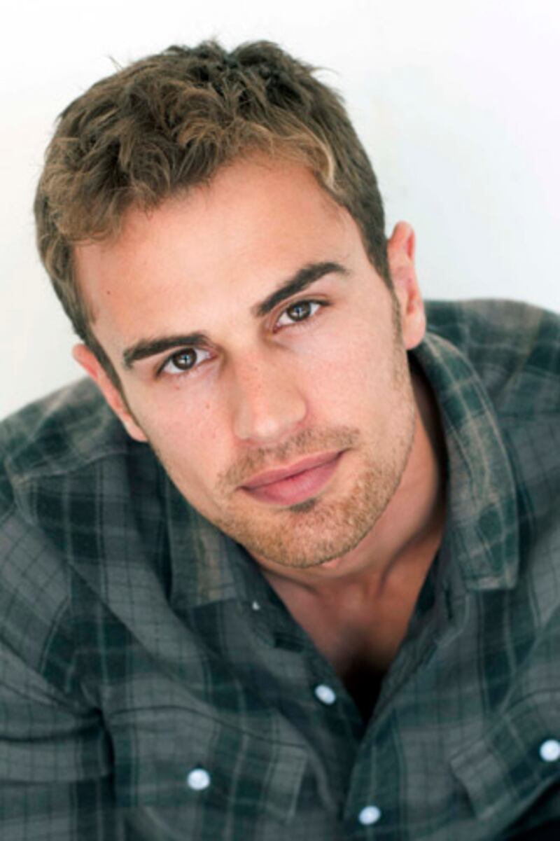 galleries/2012/05/09/tv-upfronts-2012-nbc-abc-cbs-fox-and-the-cw-announce-schedules/golden-boy-theo-james-tv-upfronts_xhqjem