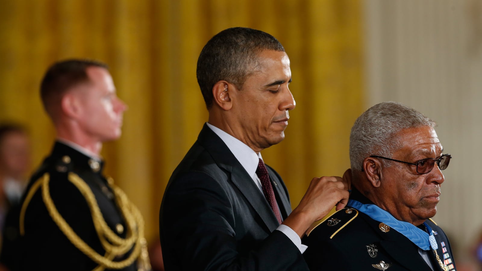 cheats/2014/03/18/denied-war-vets-get-medal-of-honor/140317-obama-medal-cheat_cfobvp