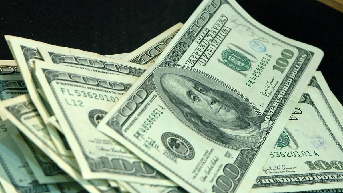 cheats/2011/12/20/d-c-pols-tip-hedge-fund-managers/iraq-money-cheat_p635lj