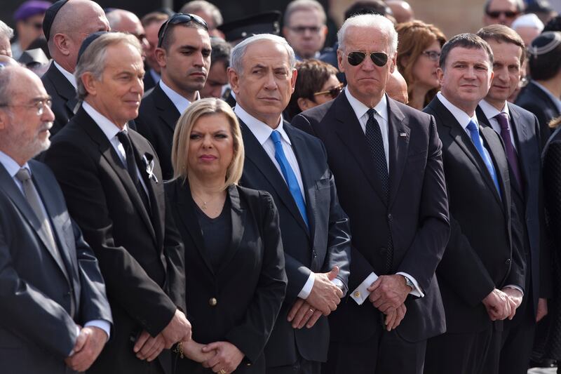 galleries/2014/01/13/mourns-gather-at-funeral-for-former-israeli-prime-minister-ariel-sharon-photos/sharon-funeral-6_bzq421