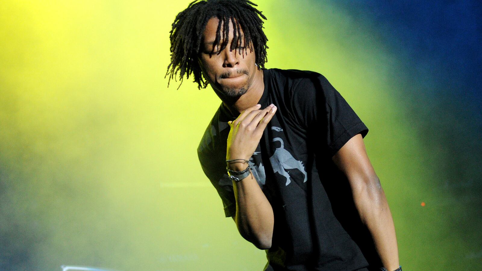 articles/2015/08/07/lupe-fiasco-accepts-mos-def-s-battle-challenge-slam-s-drake-for-using-a-ghostwriter/150807-stern-lupe-tease_vewhpy