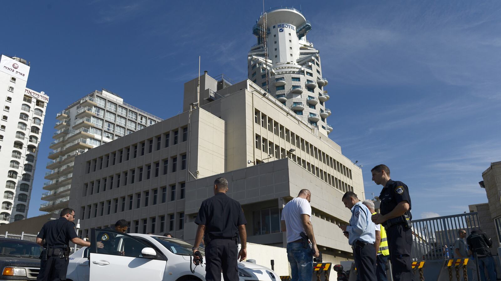 articles/2013/06/10/how-long-will-jerusalem-embassy-waiver-last/ta-emb-openz_shmkyi