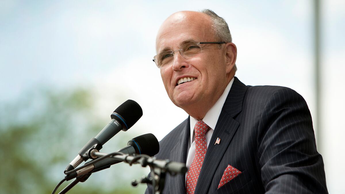 articles/2011/07/13/rudy-giuliani-tests-the-2012-presidential-waters-in-new-hampshire/rudy-Giuliani-NH-latimer_u1rusa