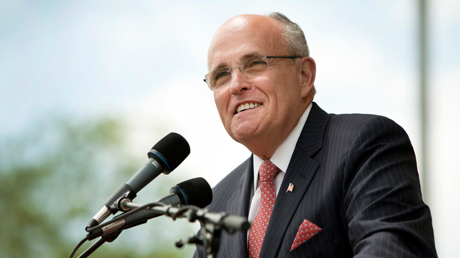 articles/2011/07/13/rudy-giuliani-tests-the-2012-presidential-waters-in-new-hampshire/rudy-Giuliani-NH-latimer_u1rusa