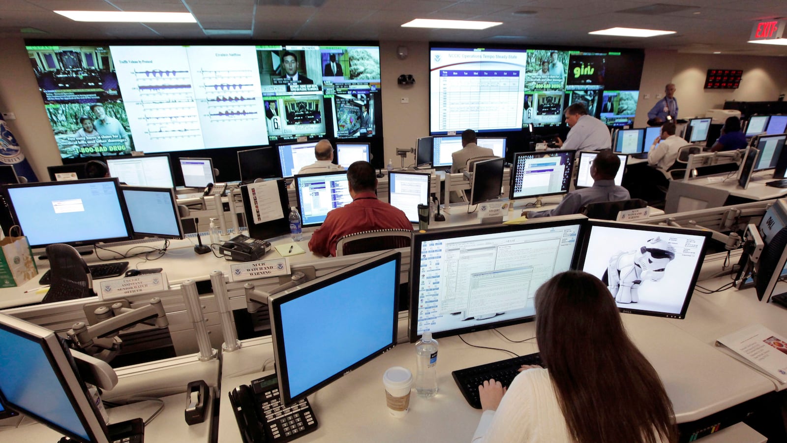 articles/2013/03/10/why-the-u-s-is-not-in-a-cyber-war/130309-brookings-cyber-war-tease-embed_fnovem