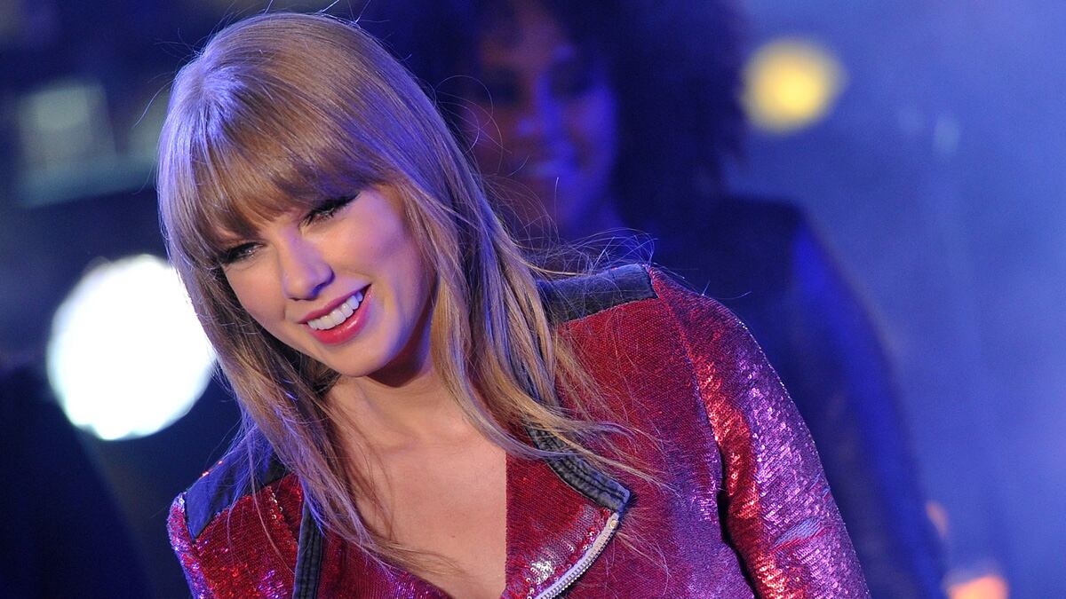 cheats/2013/01/08/taylor-swift-harry-styles-break-up/swift-styles-breakup-cheat_mozjyx