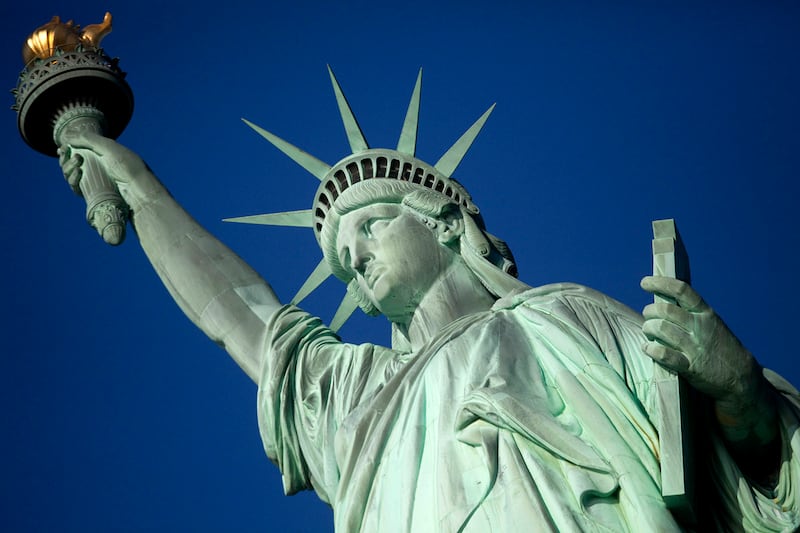 articles/2011/10/29/statue-of-liberty-turns-125-as-immigration-debate-rages/statue-liberty-cheat_ubeunx