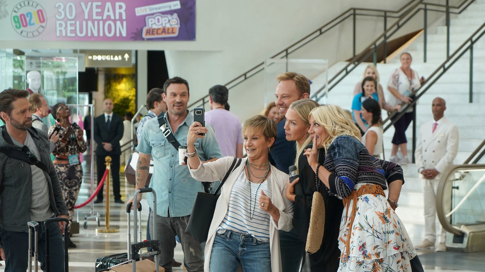 190807-julian-bh90210-hero_izddif